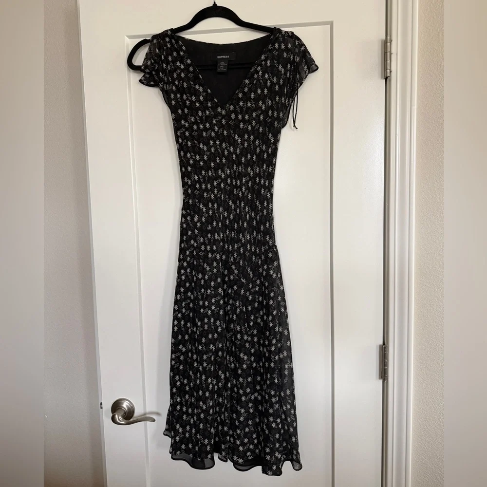 🥸SOLD🥸 Vintage y2k Express 100% Silk bias cut cap sleeve midi dress with floral - Picture 3 of 8
